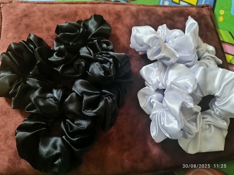 New Handmade 4 Black+4white Scrunchie Set