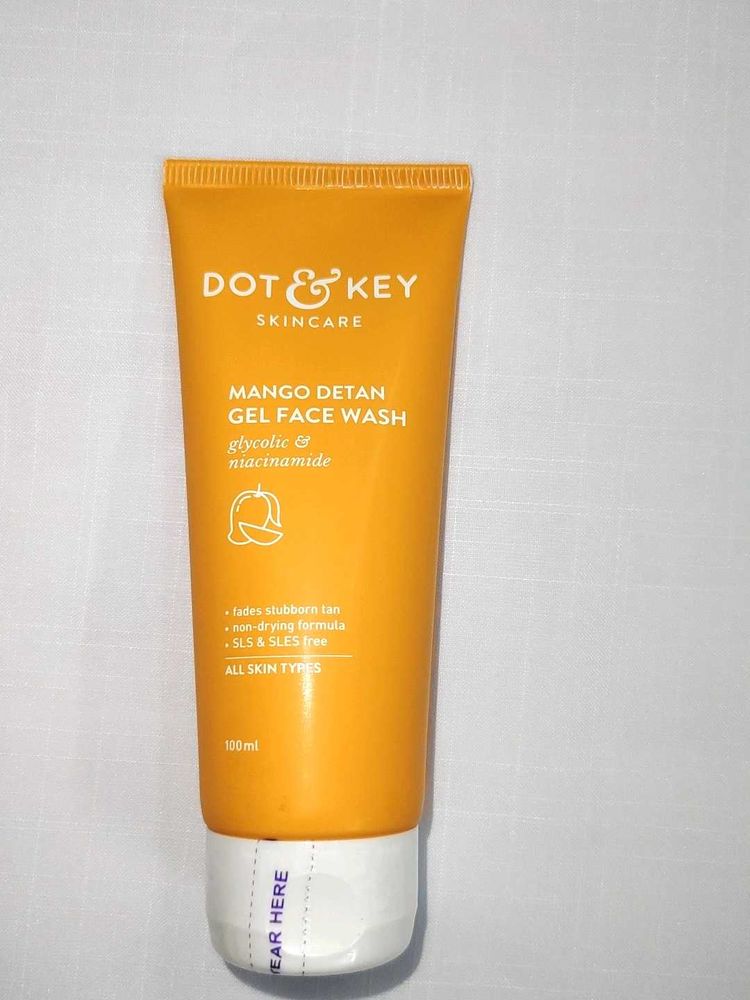 Dot &amp; Key Face Wash