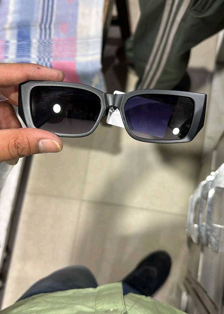 New Trandy And Stylish Sunglasses With Box