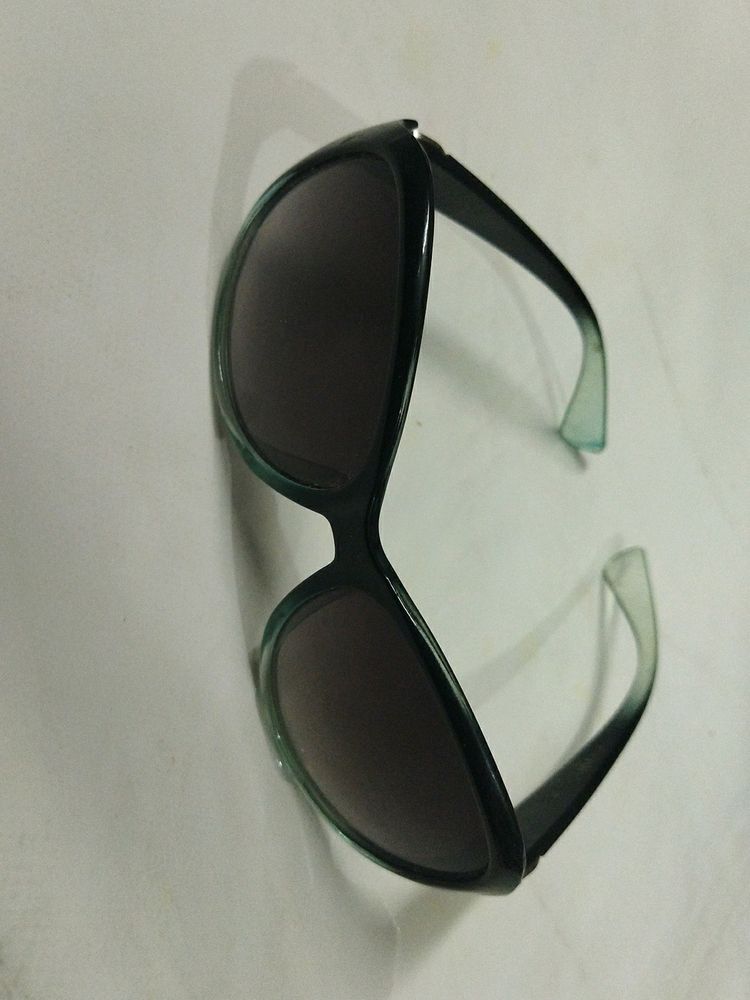 Women Sun Glasses In Very Good Condition