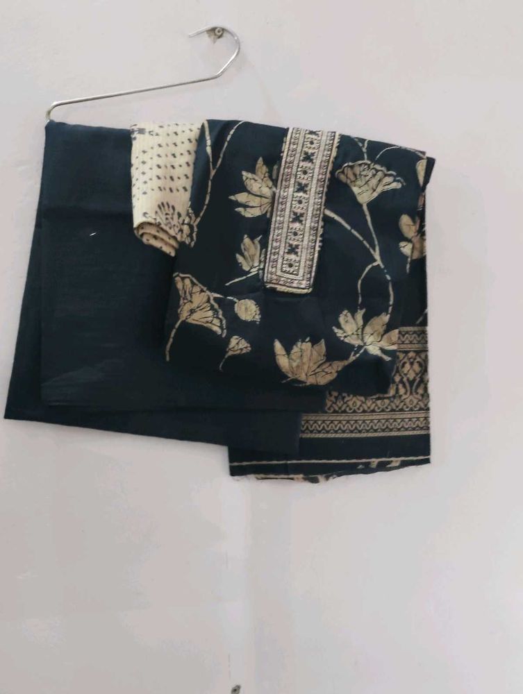 Elegant Black &amp; Gold Floral Salwar Kameez
