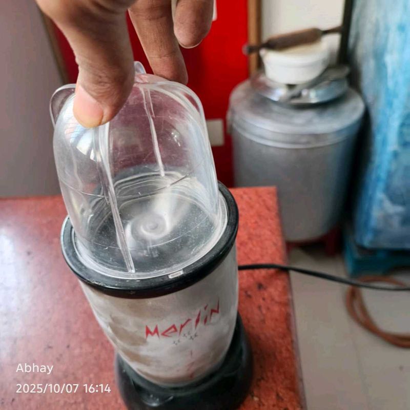 Merlin Grinder with juicer