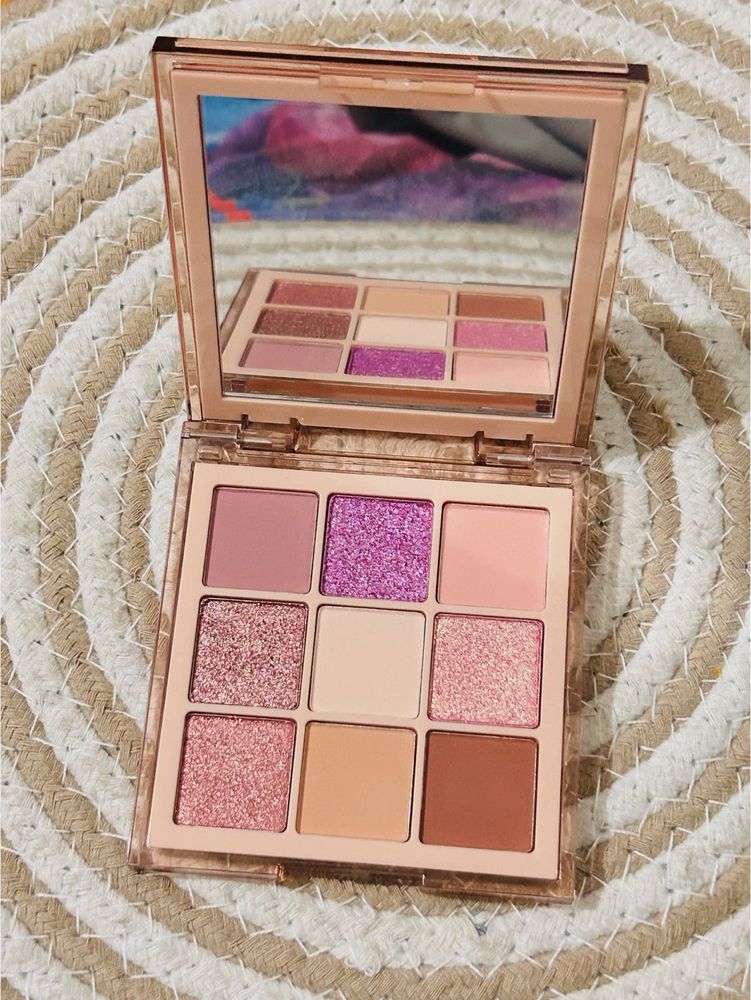 Huda Beauty  Nude Obsession S Eyeshadow Palate