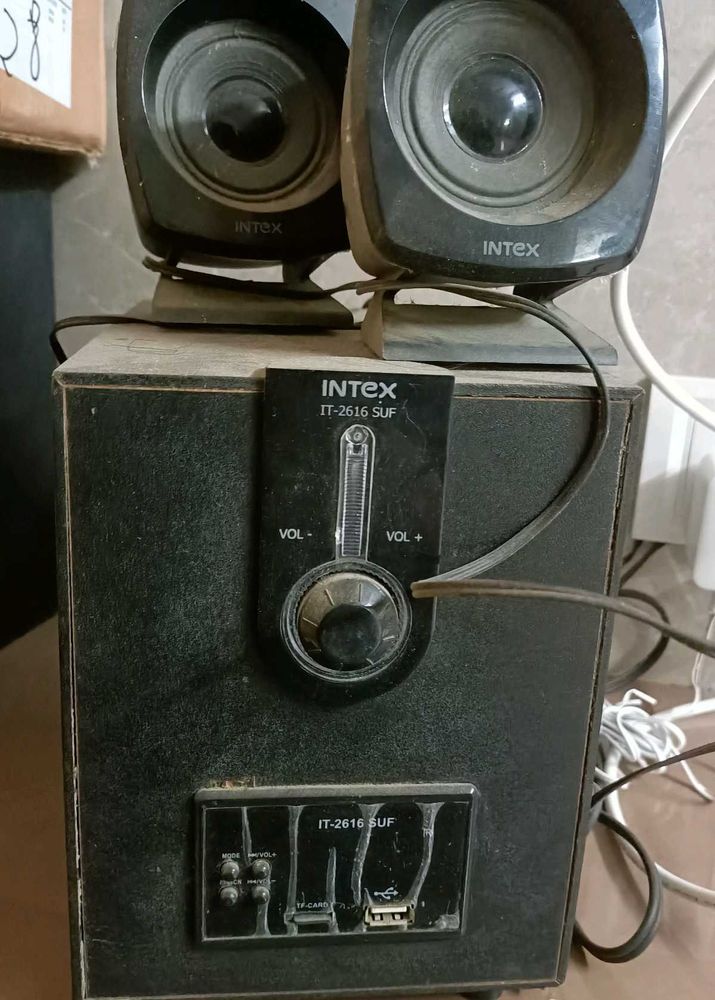 Intex Speaker With 4 Small Speakers