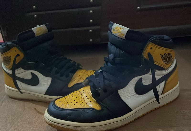 Nike Air Jordan 1 High Yellow Bred Toe