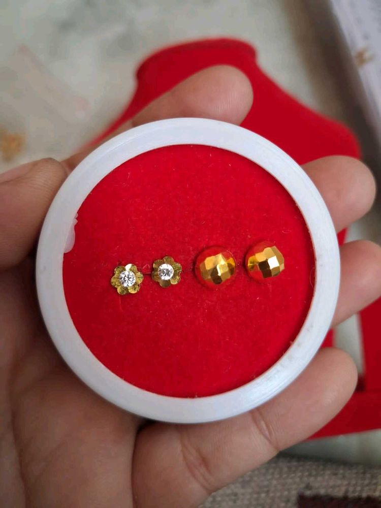 Beautiful New 2 Pairs Studs