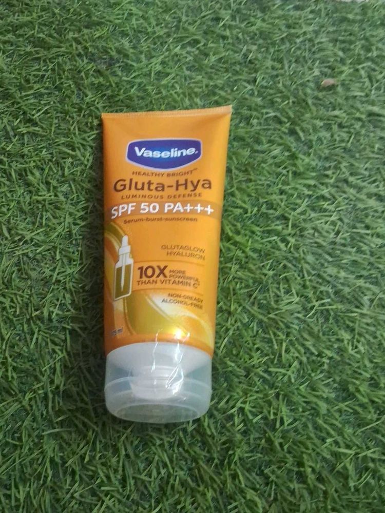 Vaseline Gluta-Hya SPF 50
