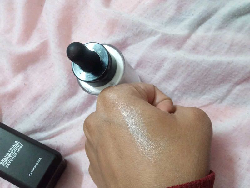 Highlighter And Makeup Blender