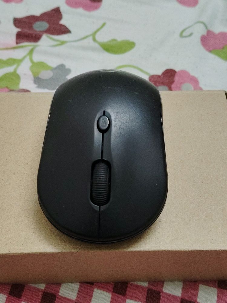 Wireless Mouse In good Condition With One Cell