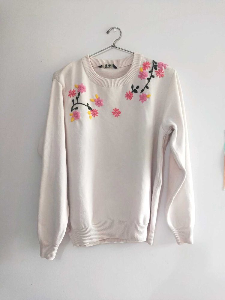Floral Embroidered Pullover