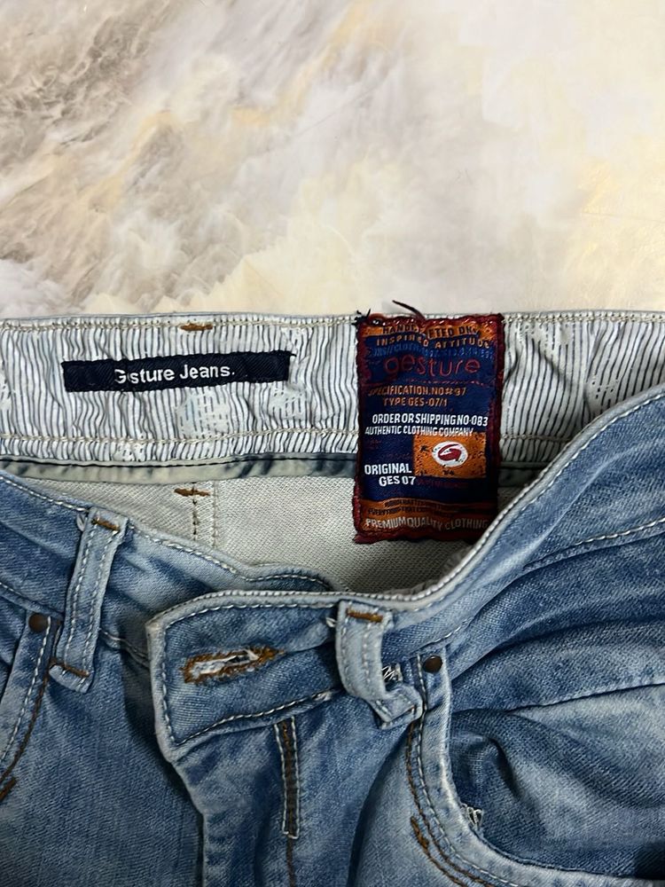 Gesture Jeans - Light Wash