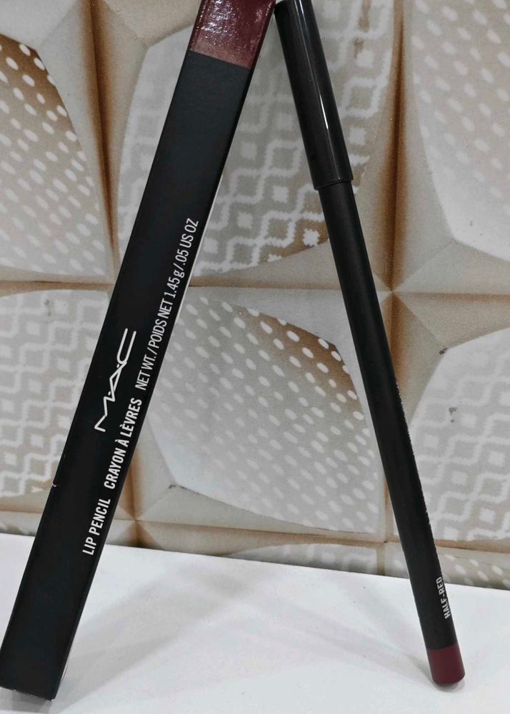 Mac Lip Liner (Half Red)