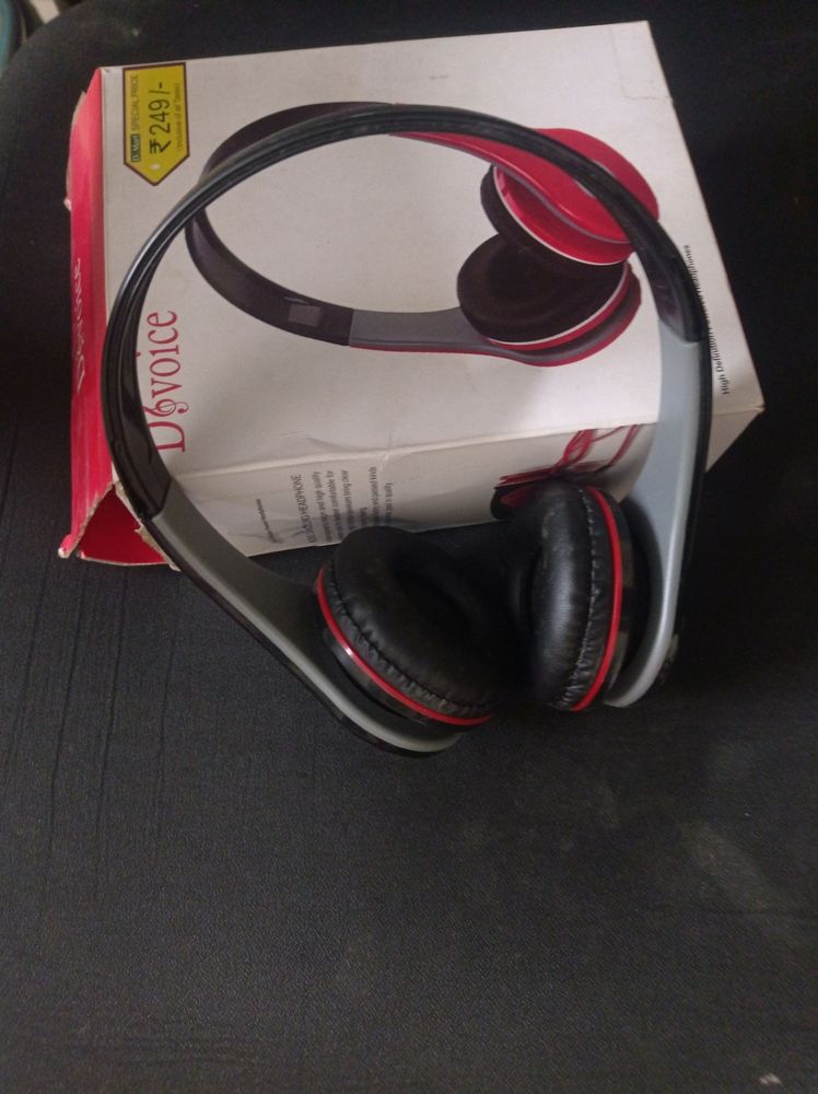 D&amp;Voice Wired Headphones (AUX).