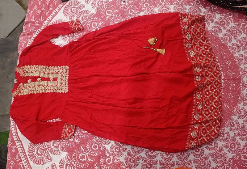 Elegant Red Embroidered Kurta