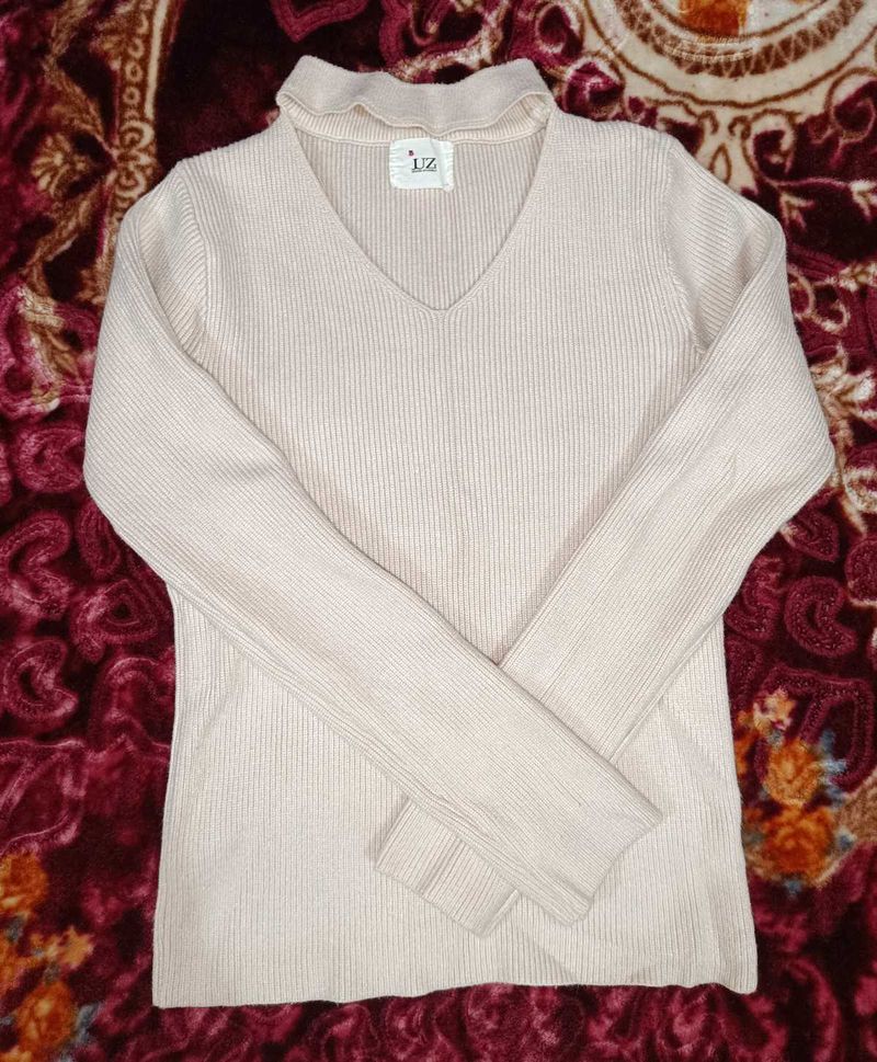 a off white or cream color wollen top