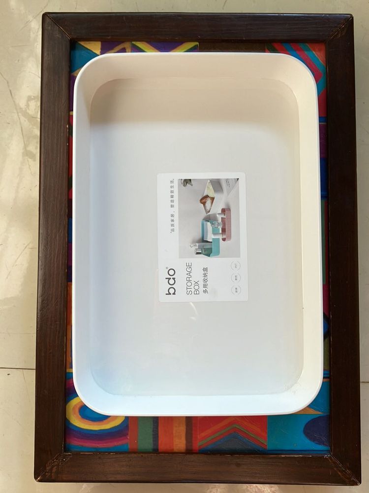 1 White Organizer Tray