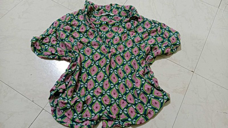 ONLY green cropped shirt
