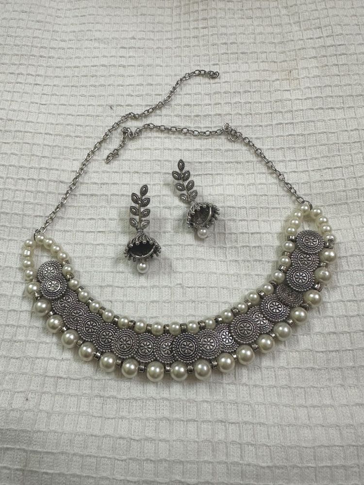Pearl and Silver Necklace Set