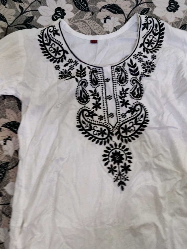 Elegant White Embroidered Kurta