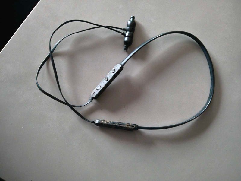 boat Wireless Bluetooth Headphones