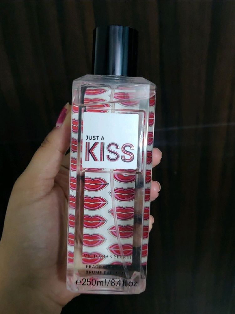 Victoria's Secret Just a Kiss body mist