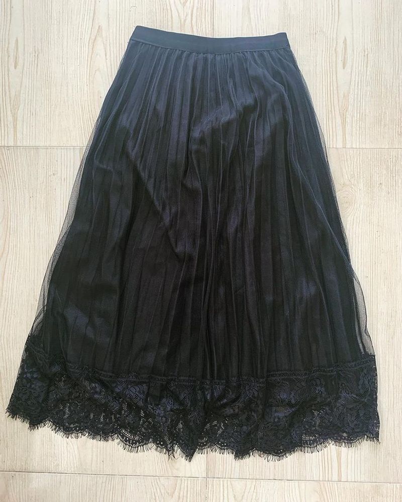 LACE SKIRT