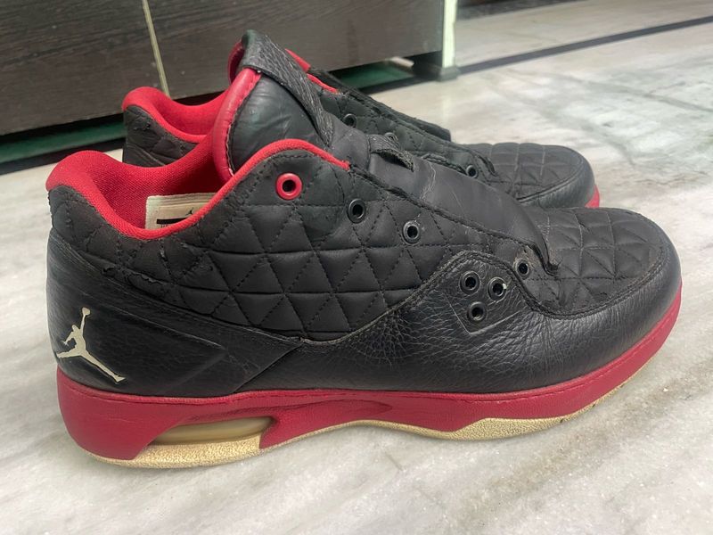 Used Original Jordan Clutch “Bred” — OG Pair
