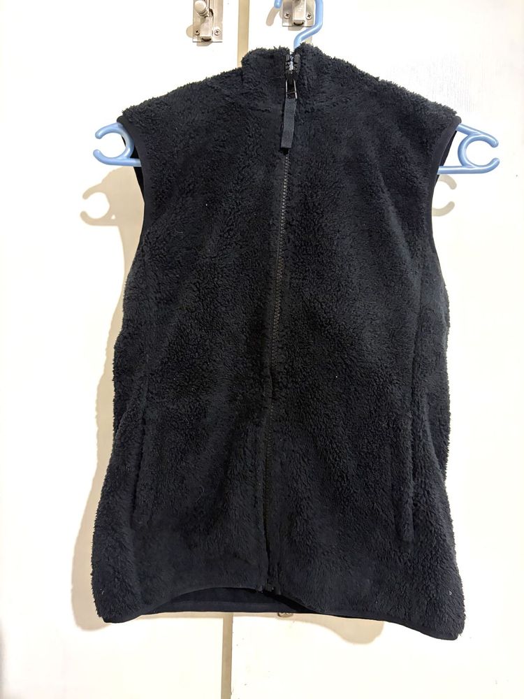 Uniqlo hoodie Fleece Vest - Warm &amp; Cozy!
