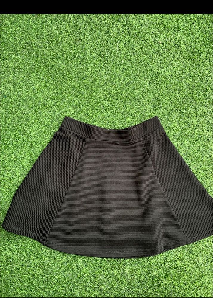 Black H&amp;M Ribbed Skater Skirt♠️🖤
