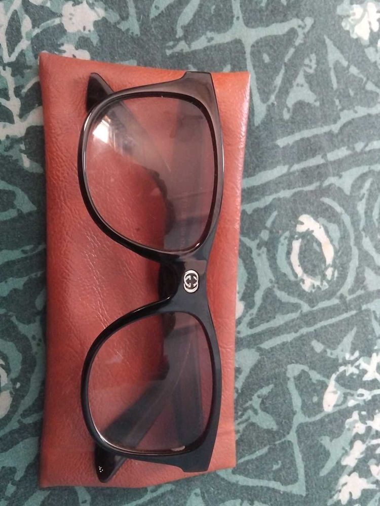 👉 “Black Sunglasses with Case – Good Condition”