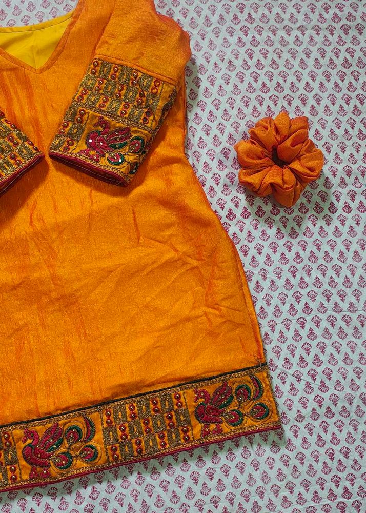 mustard and orange mix short kurti with scrunchie