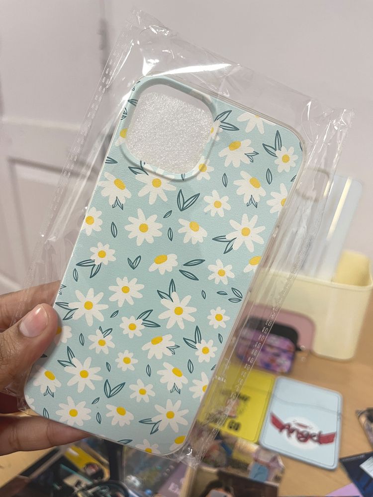 4 iPhone 13/14 Covers 💖☁️🏜️🏙️