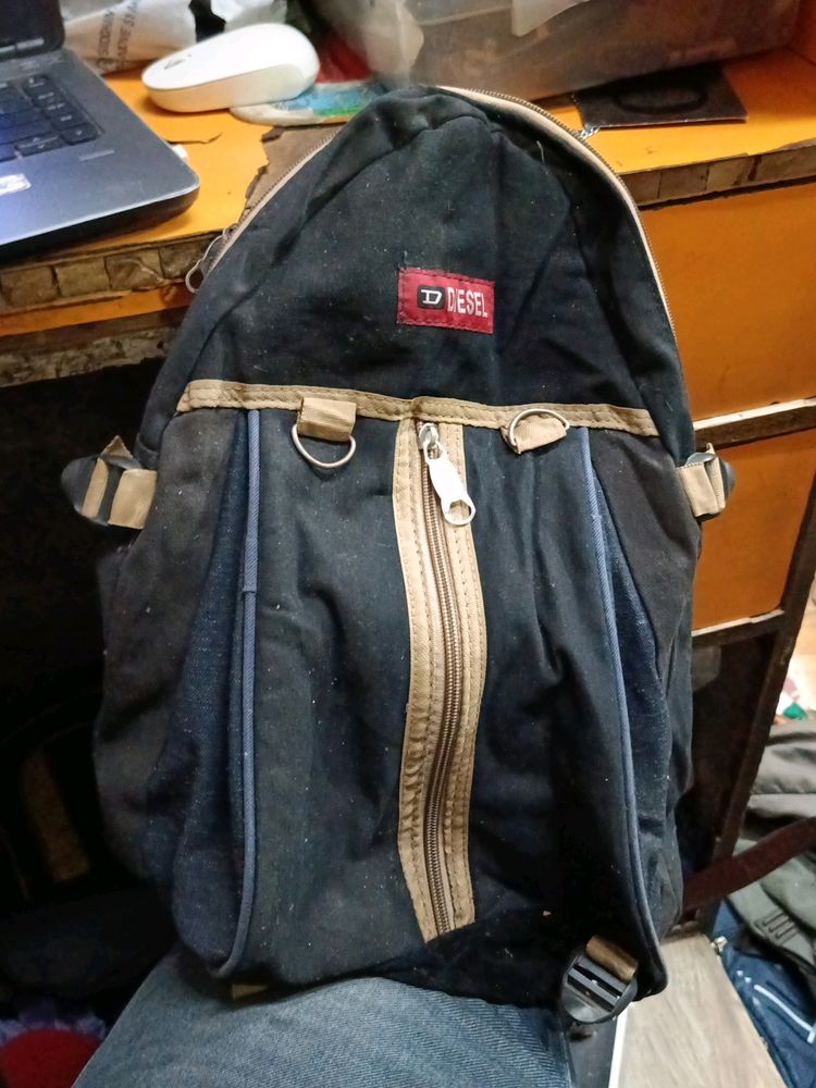 Black Diesel Bag Zips Working Properly