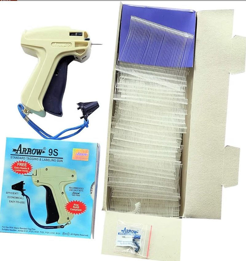 Arrow tag gun with extra needle and tags