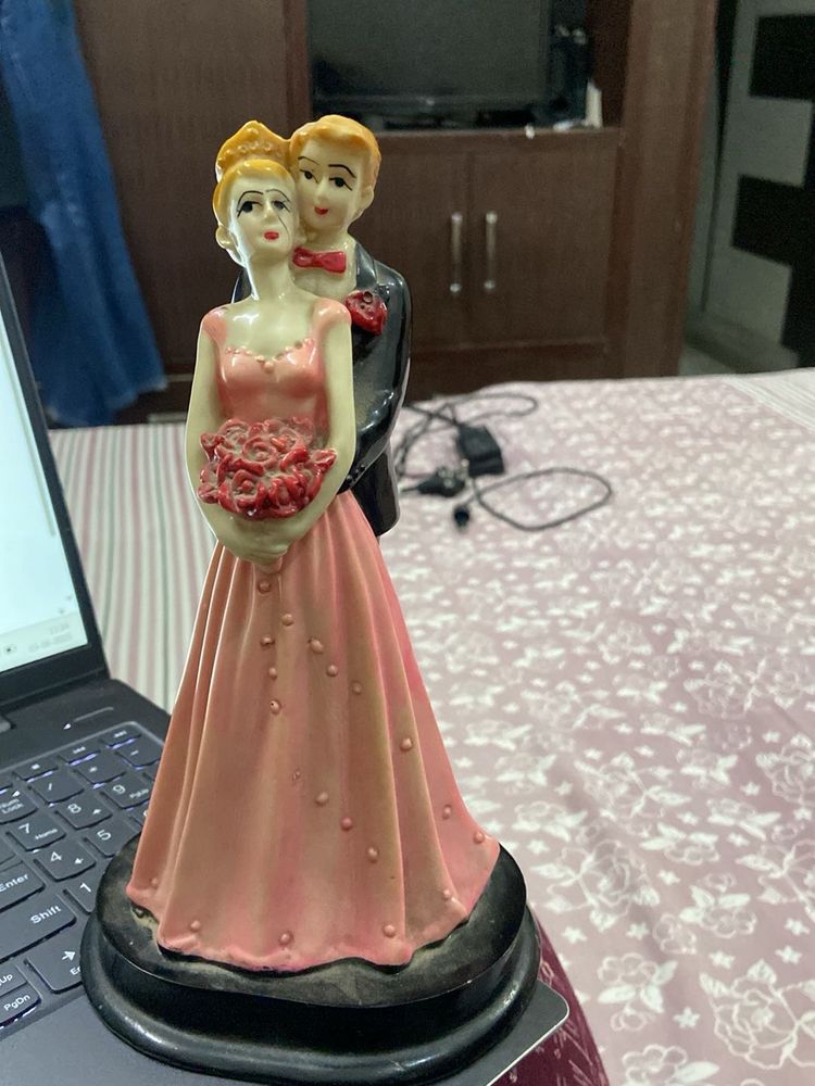 Cute couple showpiece
