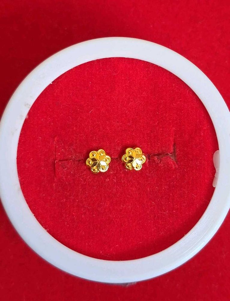Beautiful New Flower Desine Studs