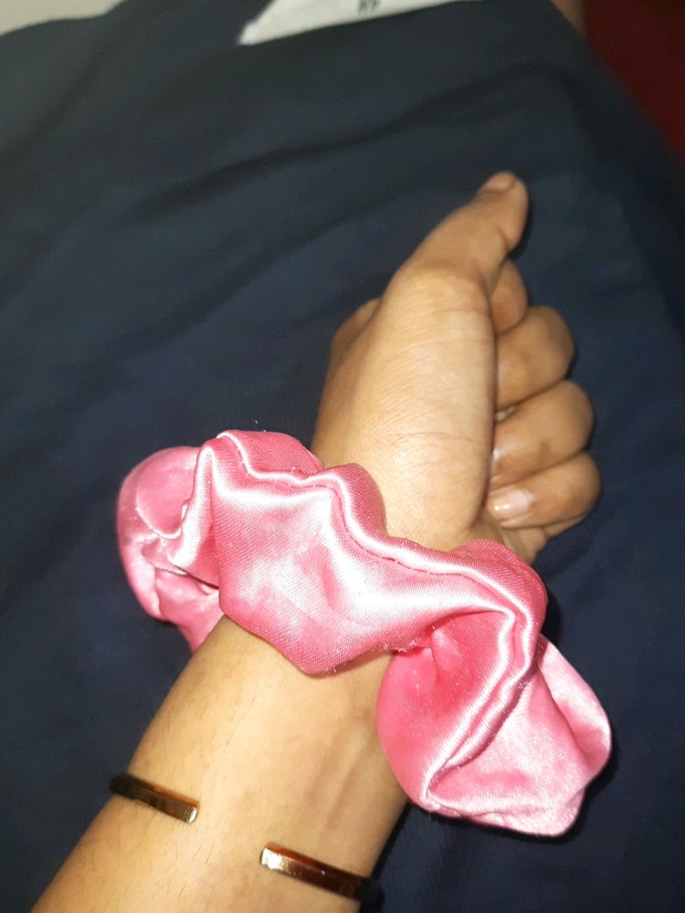 SATIN SILK SCRUNCHIE🩷🎀