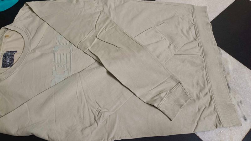 Beige T-shirt