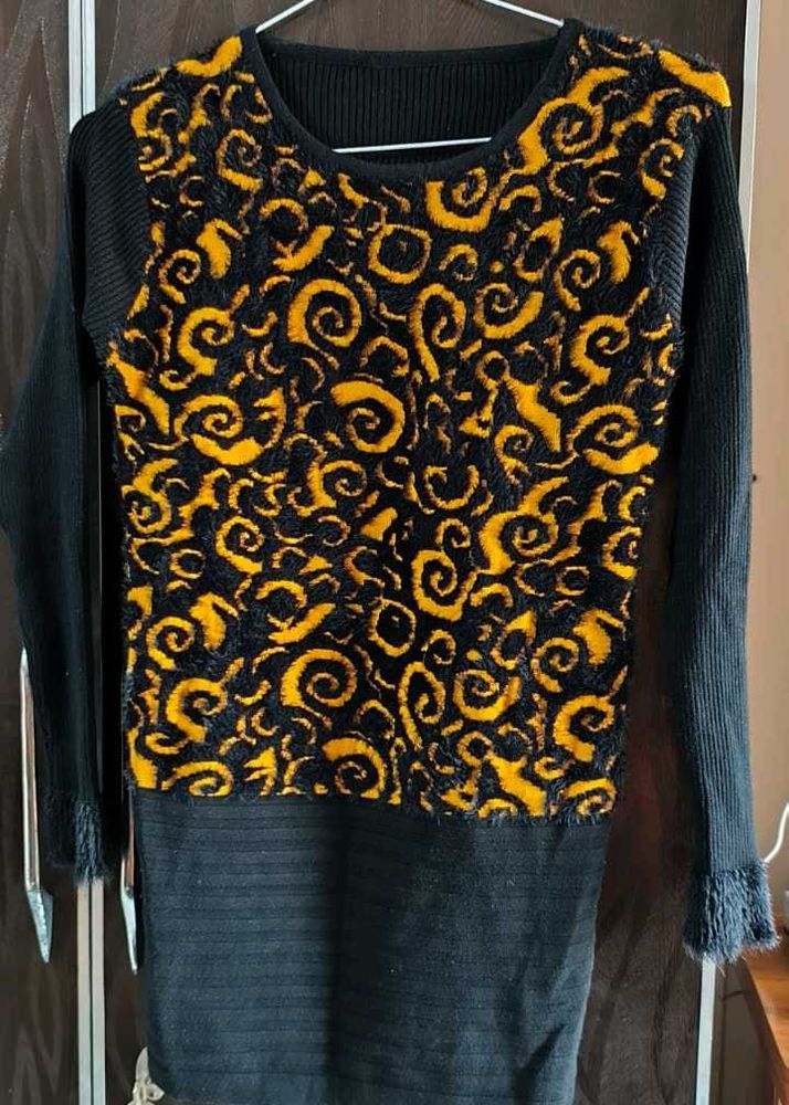 Stylish Black &amp; Gold Sweatshirt