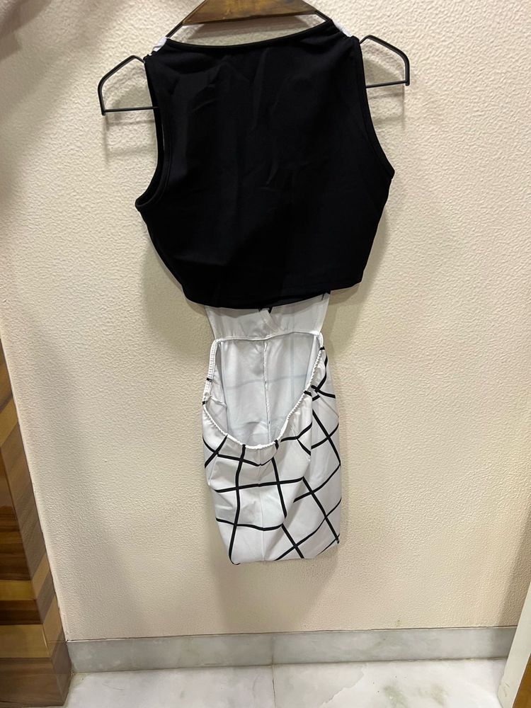 Chic Black &amp; White Mini Dress