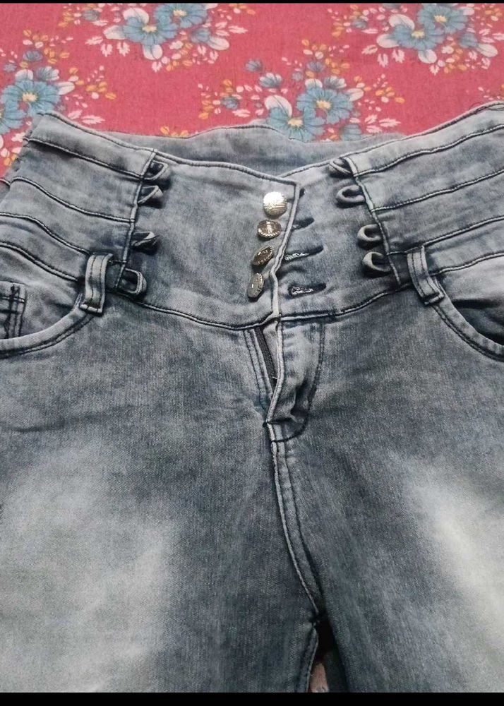 Stylish High-Waisted Denim Jeans