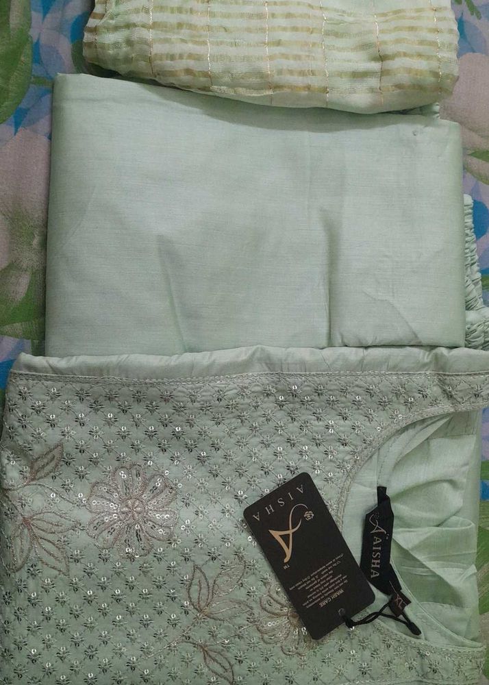 Elegant Embroidered Kurta Set Size 42