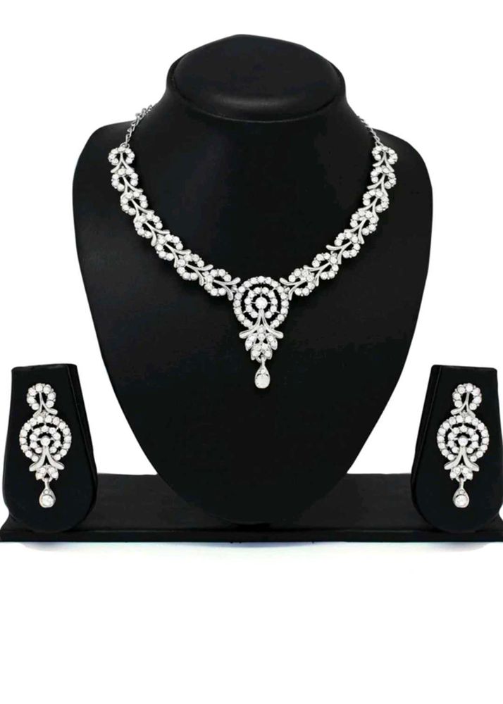Elegant Silver-toned Necklace &amp; Earring Set