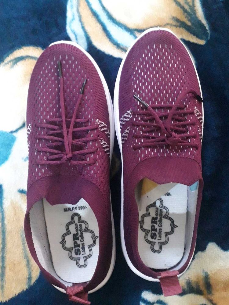 Ladies Fashionable Sports Shoes