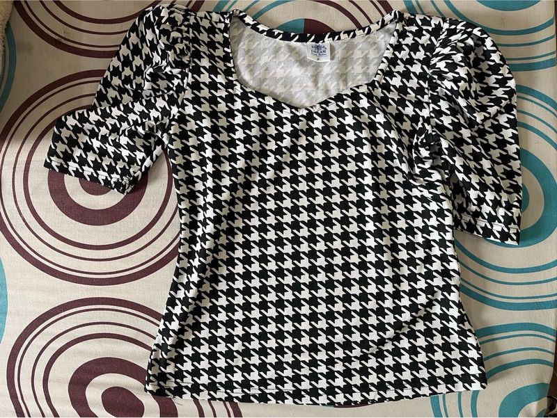 Houndstooth Puff Sleeve Top