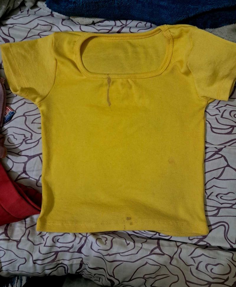 Cute yellow crop top