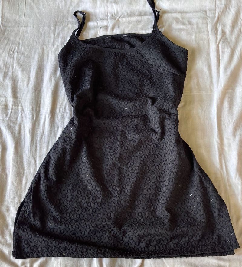 BLACK CHINKANKARI SHORT STRAP KURTI🎀🖤