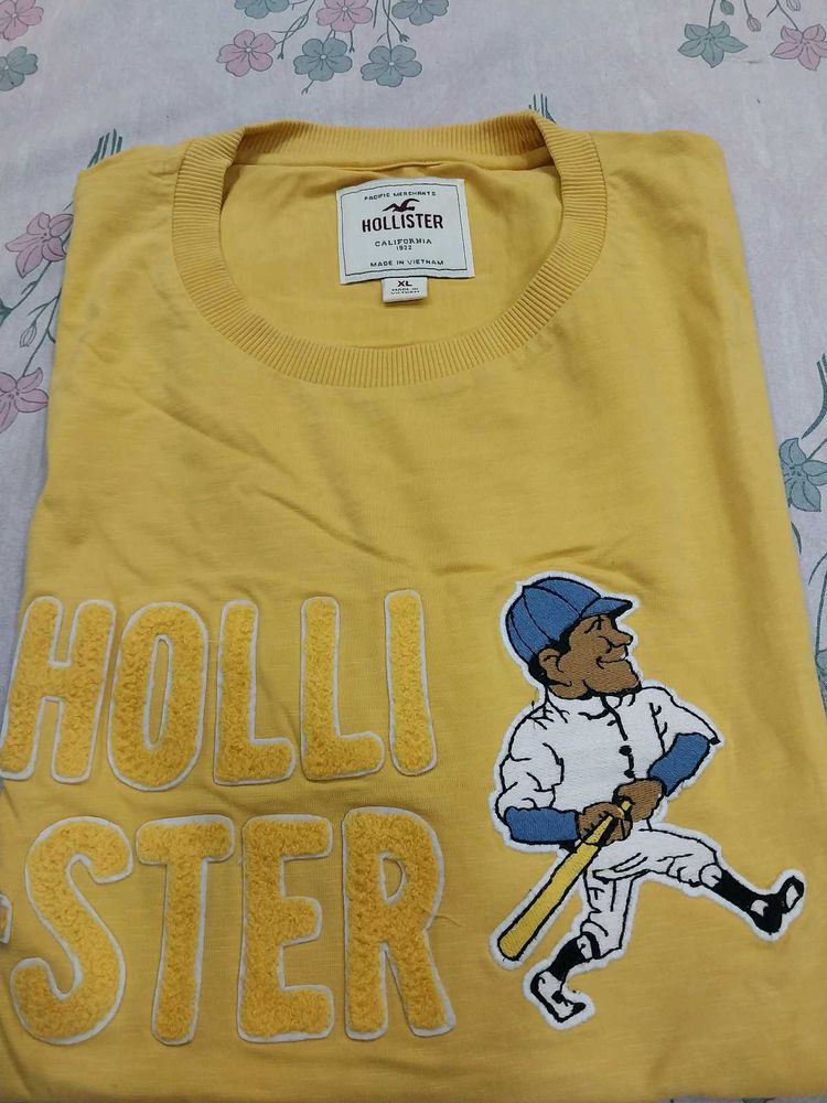 Hollister Graphic Tee