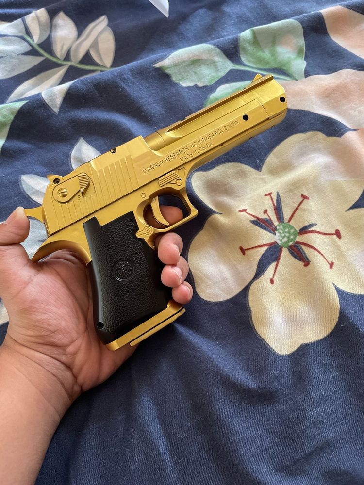 Heavy Golden Desert Eagle Toy