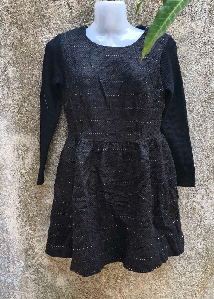 4.2.1 CUTE BLACK DRESS